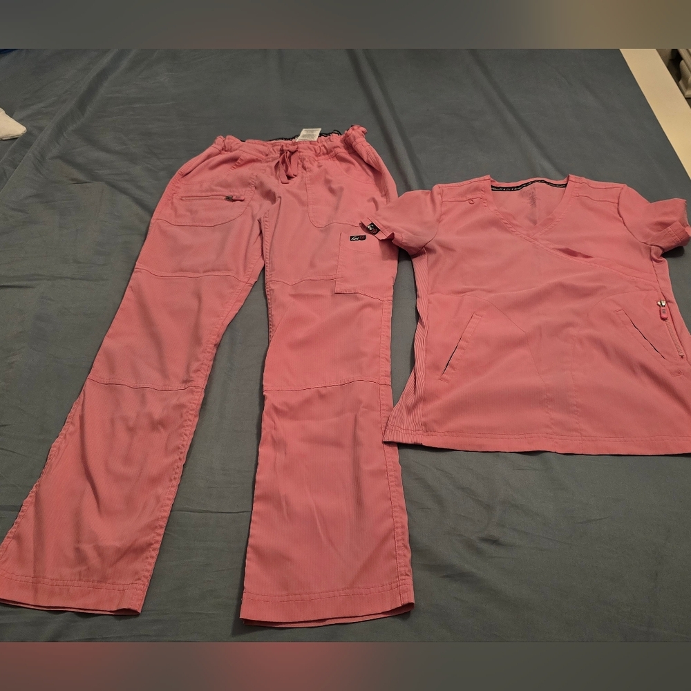 Koi Lite Scrub Set